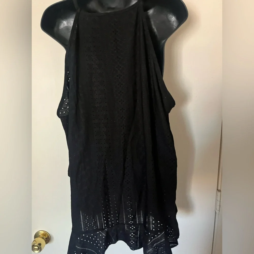 Black Sleeveless Lace Top - Picture 2 of 3